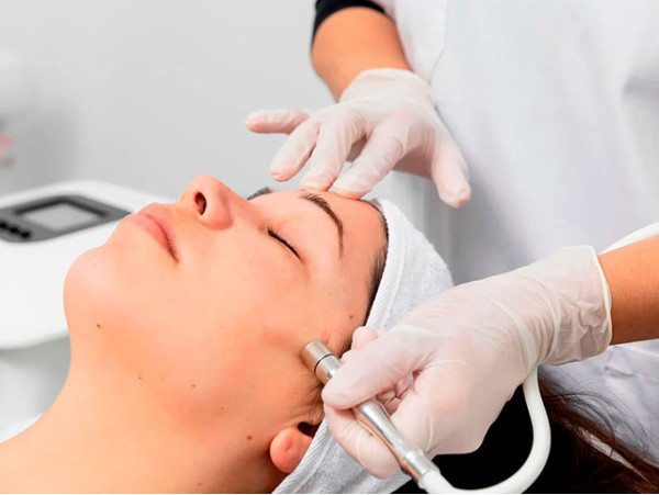 Tratamiento facial rejuvenecedor en 3 pasos: Oxigenación + Microdermo + Vitamina C