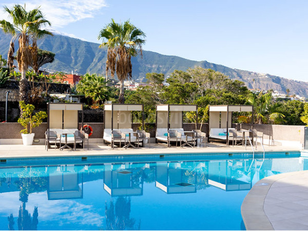 Daypass con almuerzo buffet + cama balinesa en Puerto de la Cruz