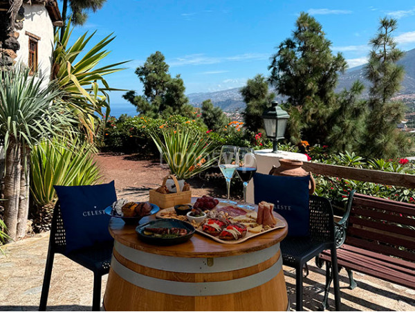 El Monasterio: Menú tapeo El Monje para 2 en un majestuoso mesón del siglo XVIII