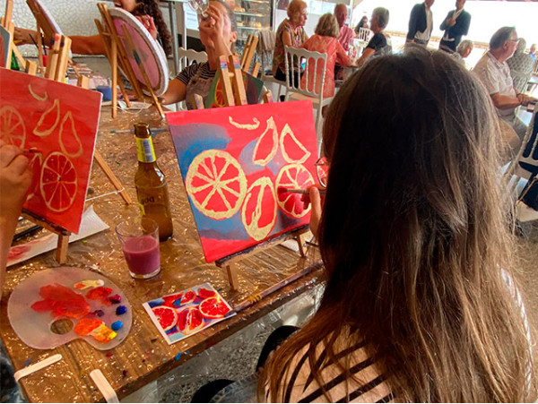Taller de pintura guiado con vino ¡Vive el arte!