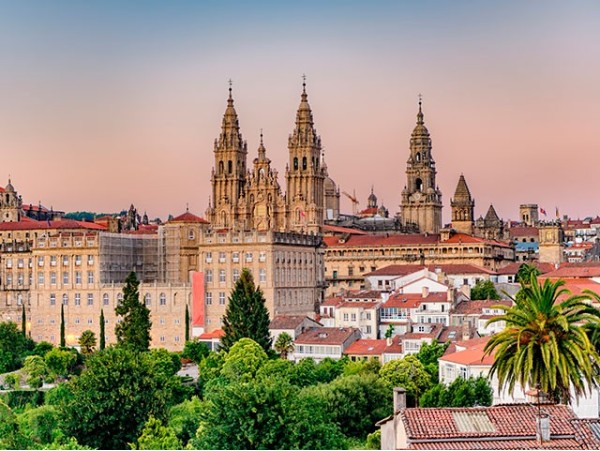 SANTIAGO DE COMPOSTELA: Vuelo + hotel + actividad desde Tenerife