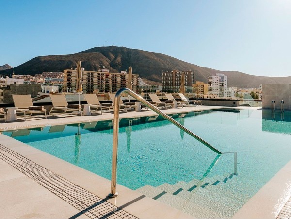 1 o 2 noches para 2 con desayuno buffet + cóctel + botella de cava + late check out